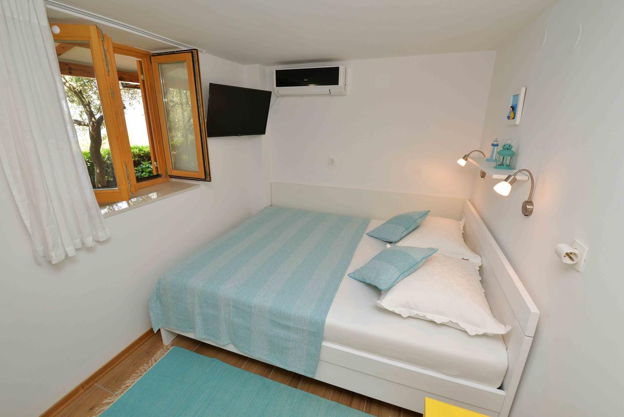 Sea Side Apartment Murter Eksteriør bilde