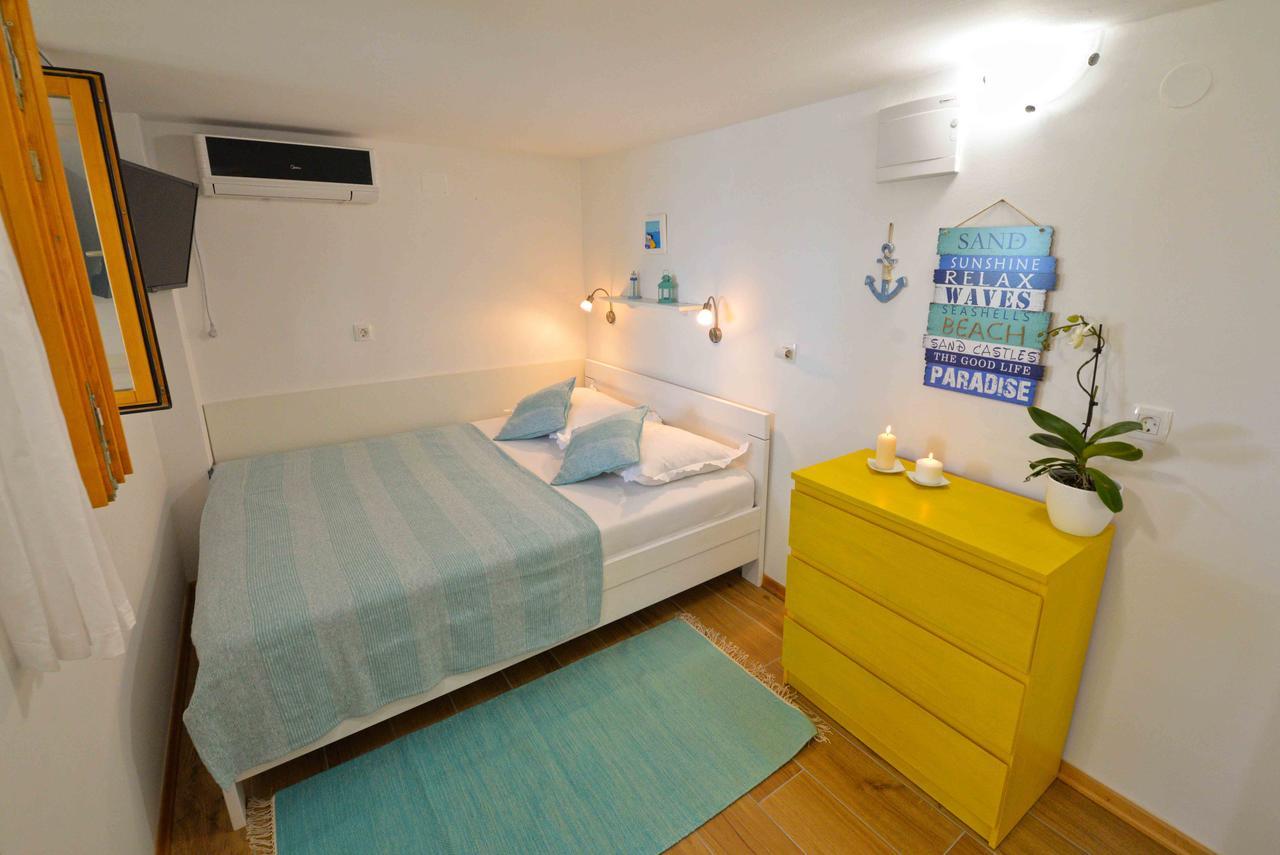 Sea Side Apartment Murter Eksteriør bilde